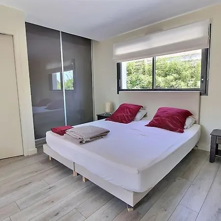 - A Pieds - Climatisee Piscine - Apartament