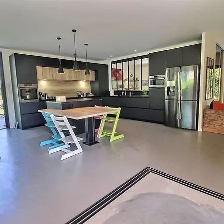 Apartament - A Pieds - Climatisee Piscine -