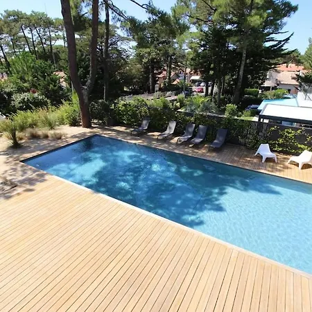 - A Pieds - Climatisee Piscine -